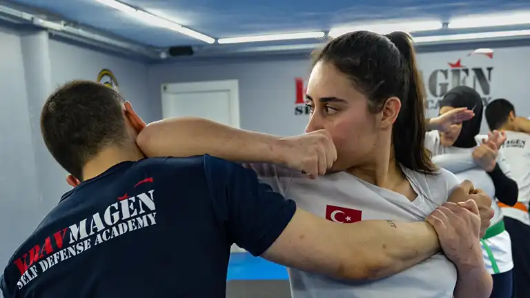 KRAV MAGEN: <strong>Kadın</strong>